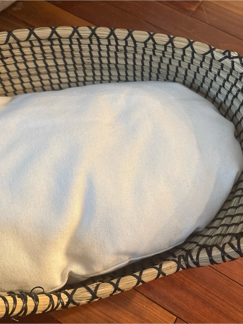 Safavieh Natural & Black Woven Pet Bed with Cream Cushion